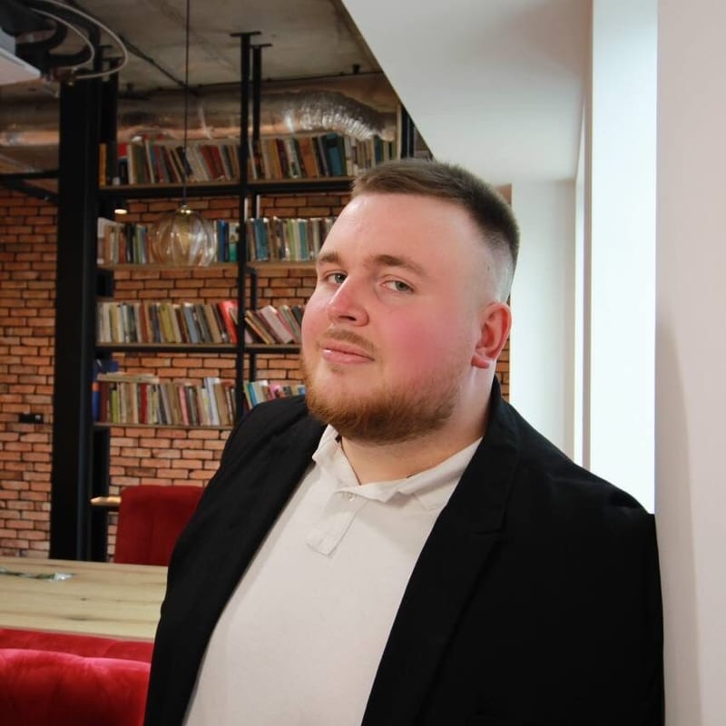 Dmytro Chuvarlieiev — Ekspert ds. nieruchomości, Glory Estate